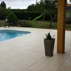 plage de piscine béton imprimé