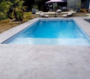 plage de piscine béton imprimé lisse