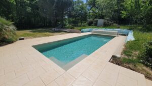 plage de piscine beton imprime