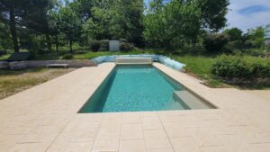 plage de piscine beton imprime